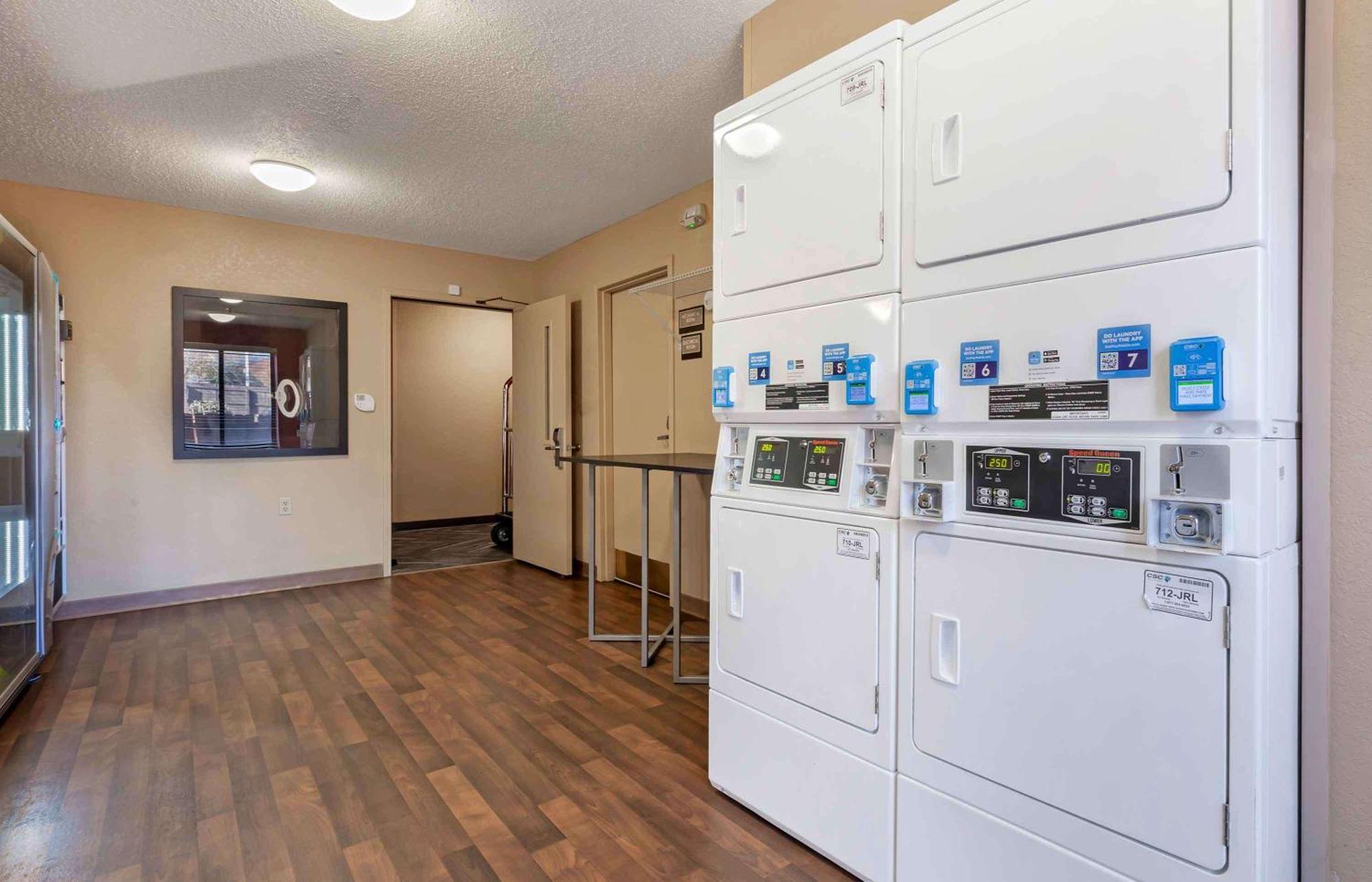 Extended Stay America Select Suites - Rockford - State Street Exteriér fotografie