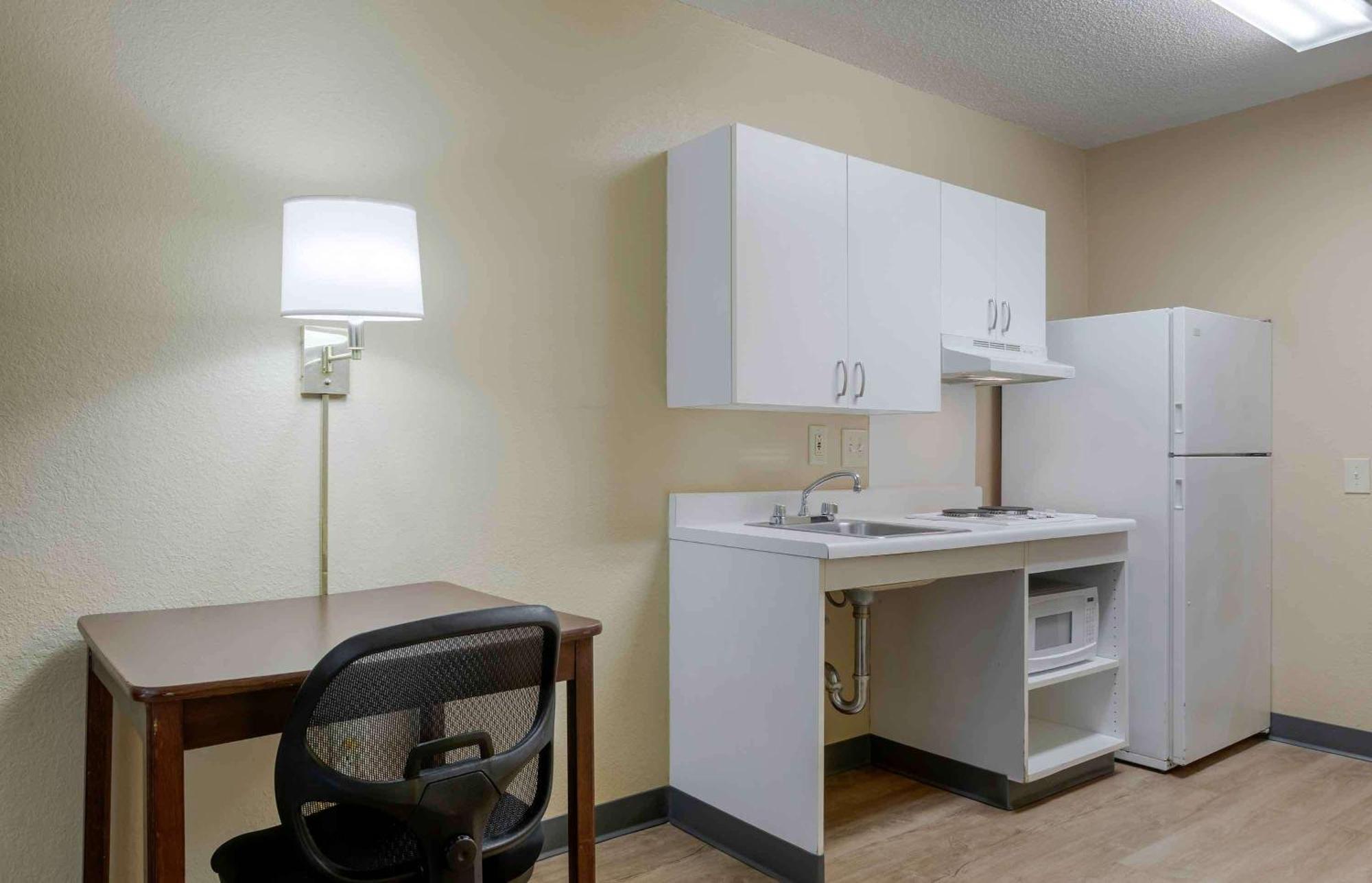 Extended Stay America Select Suites - Rockford - State Street Exteriér fotografie