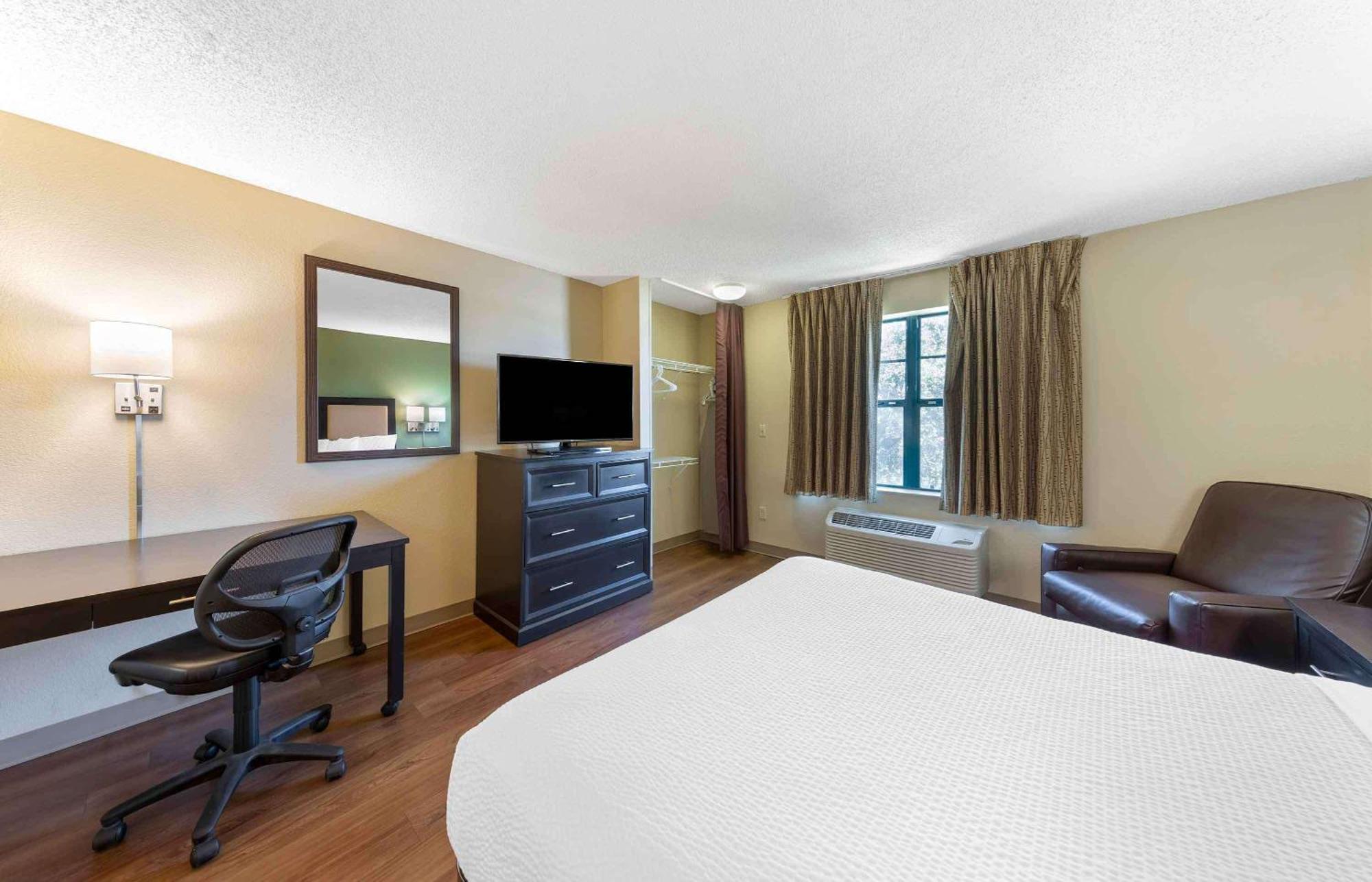 Extended Stay America Select Suites - Rockford - State Street Exteriér fotografie